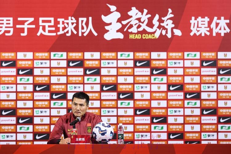 中国国家男子足球队肇庆集训 邵佳一出席媒体见面会